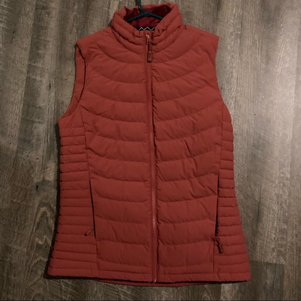 Trendy red puffer vest